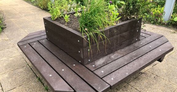 Octagonal Planter with Seating